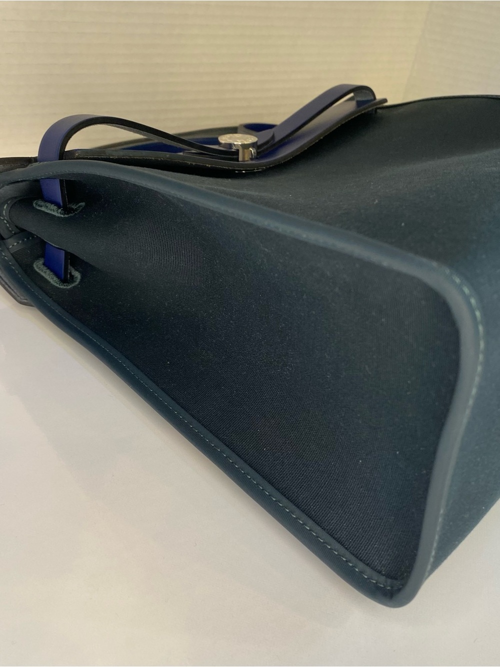 Hermes Herbag Zip 31Electric Blue Leather Turn-Lock Crossbody - Picture 9 of 15
